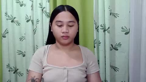 Snapshot of petite_trish chatting on 02.18.25 trish online show from 02.18.25