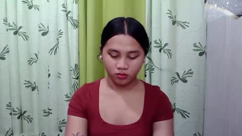 Snapshot of petite_trish chatting on 02.19.25 trish online show from 02.19.25