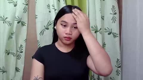 Snapshot of petite_trish chatting on 02.22.25 trish online show from 02.22.25