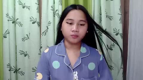 Snapshot of petite_trish chatting on 02.22.25 trish online show from 02.22.25