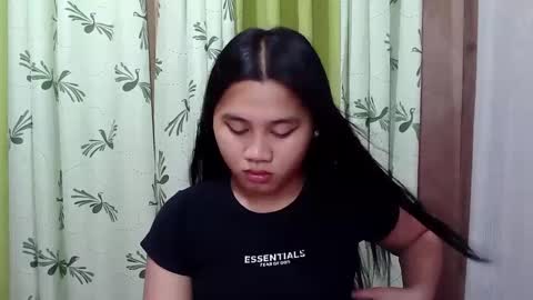 Snapshot of petite_trish chatting on 02.23.25 trish online show from 02.23.25
