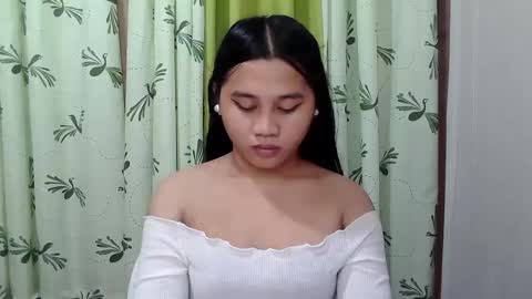 Snapshot of petite_trish chatting on 02.24.25 trish online show from 02.24.25