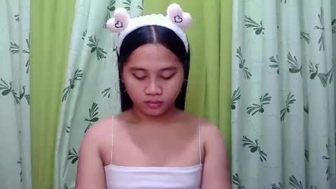 Snapshot of petite_trish chatting on 02.26.25 trish online show from 02.26.25