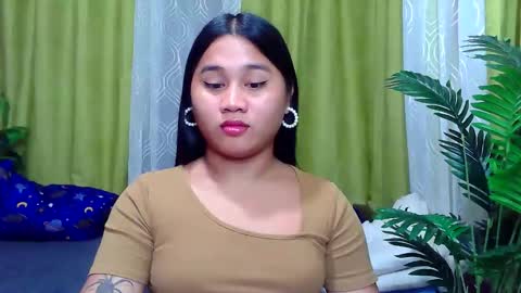 Snapshot of petite_trish chatting on 09.19.25 trish online show from 09.19.25