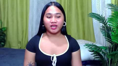Snapshot of petite_trish chatting on 09.20.25 trish online show from 09.20.25
