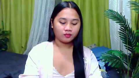 Snapshot of petite_trish chatting on 09.20.25 trish online show from 09.20.25