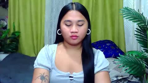 Snapshot of petite_trish chatting on 09.22.25 trish online show from 09.22.25