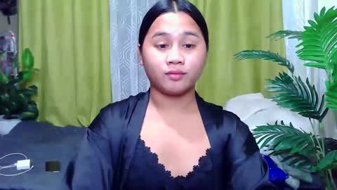 Snapshot of petite_trish chatting on 09.28.25 trish online show from 09.28.25