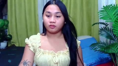 Snapshot of petite_trish chatting on 10.14.25 trish online show from 10.14.25