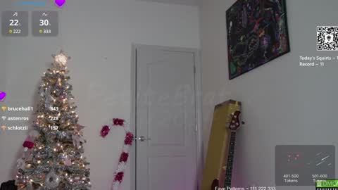 Snapshot of petitebrat chatting on 12.10.24 PiperAvery online show from 12.10.24