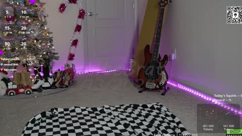 Snapshot of petitebrat chatting on 12.14.24 PiperAvery online show from 12.14.24
