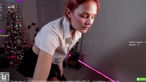 Snapshot of petitebrat chatting on 12.27.24 PiperAvery online show from 12.27.24
