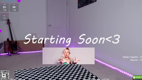 Snapshot of petitebrat chatting on 01.25.25 PiperAvery online show from 01.25.25