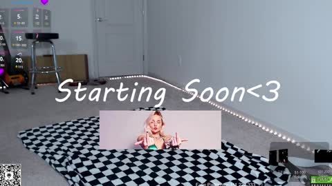 Snapshot of petitebrat chatting on 01.30.25 PiperAvery online show from 01.30.25