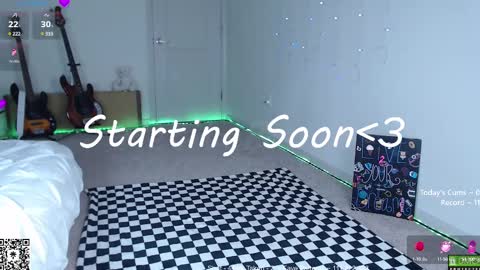Snapshot of petitebrat chatting on 03.12.25 PiperAvery online show from 03.12.25