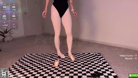 Snapshot of petitebrat chatting on 10.31.25 PiperAvery online show from 10.31.25