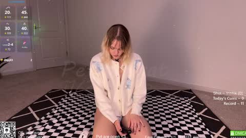 Snapshot of petitebrat chatting on 11.22.25 PiperAvery online show from 11.22.25