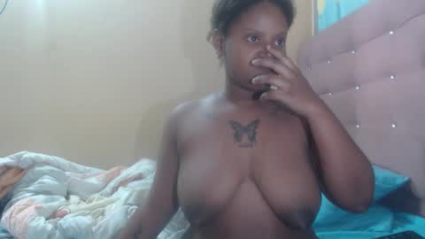 Snapshot of petitechocolatemommy chatting on 11.27.25 petitechocolatemommy online show from 11.27.25