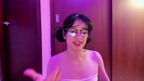 Snapshot of petitee_lunna chatting on 12.30.24 Lunna online show from 12.30.24