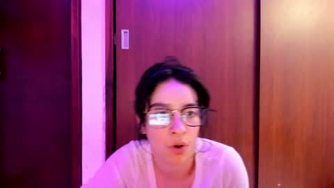 Snapshot of petitee_lunna chatting on 02.03.25 Lunna online show from 02.03.25