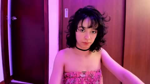 Snapshot of petitee_lunna chatting on 03.08.25 Lunna online show from 03.08.25