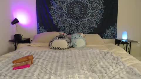 Bella online show from 10.31.25