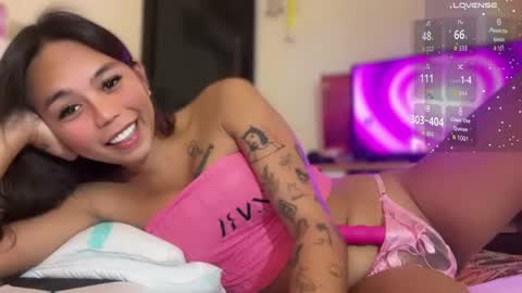 Snapshot of petitegirlx69 chatting on 01.06.26 miss lisa online show from 01.06.26