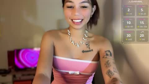 Snapshot of petitegirlx69 chatting on 02.02.26 miss lisa online show from 02.02.26