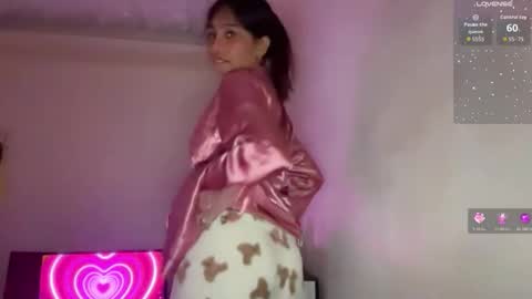 Snapshot of petitegirlx69 chatting on 02.19.26 miss lisa online show from 02.19.26