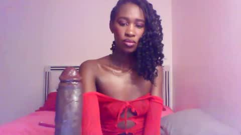 Snapshot of petitequeen099 chatting on 04.13.26 QueP online show from 04.13.26