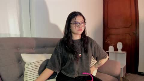 Snapshot of petitesophi chatting on 06.12.26 Sofa online show from 06.12.26