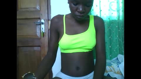 petitesweetchiq online show from 11.20.25