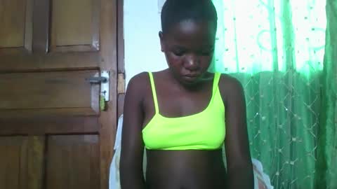 petitesweetchiq online show from 12.17.25