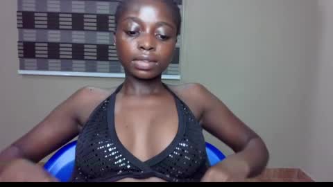 Snapshot of petitexxebony chatting on 06.08.26 petitexxebony online show from 06.08.26