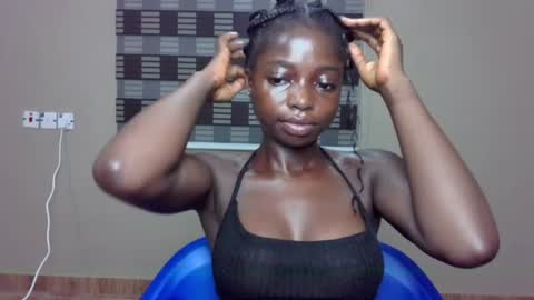 Snapshot of petitexxebony chatting on 06.25.26 petitexxebony online show from 06.25.26