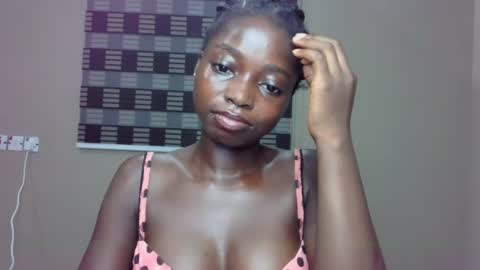 Snapshot of petitexxebony chatting on 06.27.26 petitexxebony online show from 06.27.26