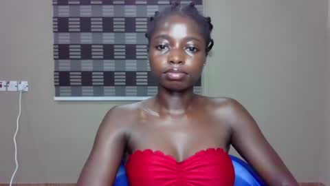 Snapshot of petitexxebony chatting on 06.28.26 petitexxebony online show from 06.28.26