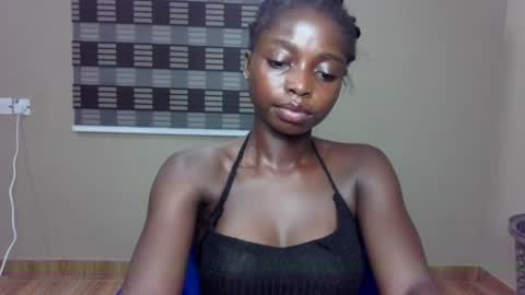 Snapshot of petitexxebony chatting on 07.02.26 petitexxebony online show from 07.02.26