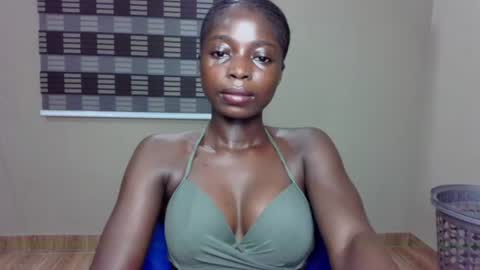 Snapshot of petitexxebony chatting on 07.07.26 petitexxebony online show from 07.07.26
