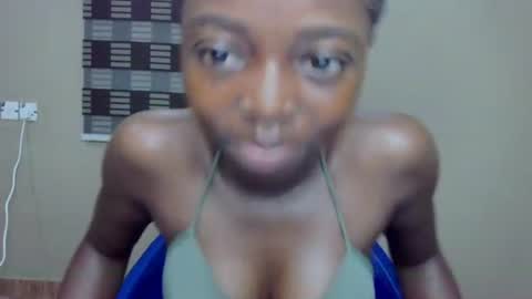 Snapshot of petitexxebony chatting on 07.12.26 petitexxebony online show from 07.12.26