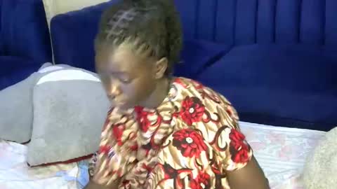 petitte_gyaal online show from 10.29.25