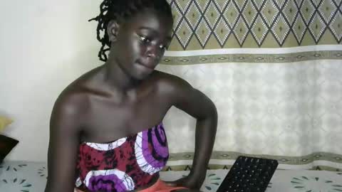 petitte_gyaal online show from 11.14.25