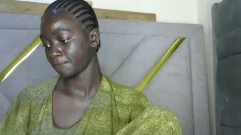 petitte_gyaal online show from 11.23.25