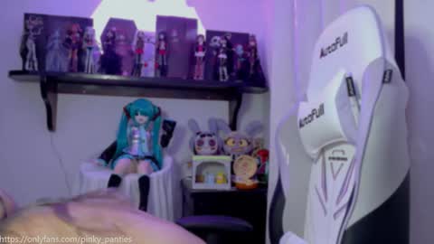 Snapshot of petra_butterfly chatting on 03.04.26 i.. .U can call me Nick .... Help me to reach 200 thumbs up online show from 03.04.26