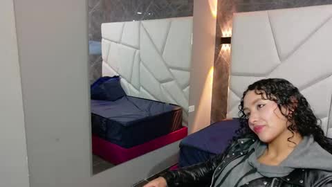 Moon  online show from 10.25.25