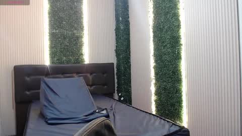 Moon  online show from 11.25.25