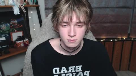 Snapshot of pexxide chatting on 04.21.26 soren online show from 04.21.26