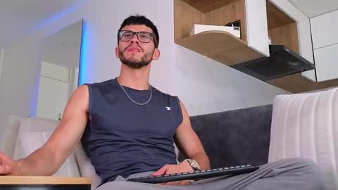 phantom_bigger1 online show from 11.04.25