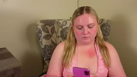 Snapshot of phatassblond chatting on 07.08.26 PhatAssBlond online show from 07.08.26