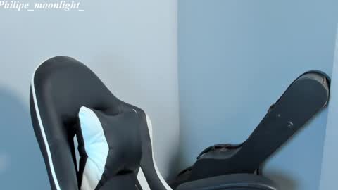 Phil.   INDEPENDENT MODEL online show from 02.20.25